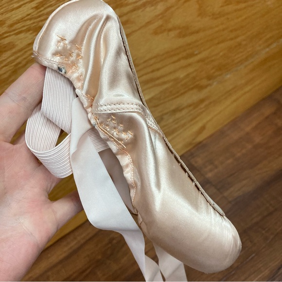 Capezio Satin Ballet Pointe Shoes - Picture 8 of 8